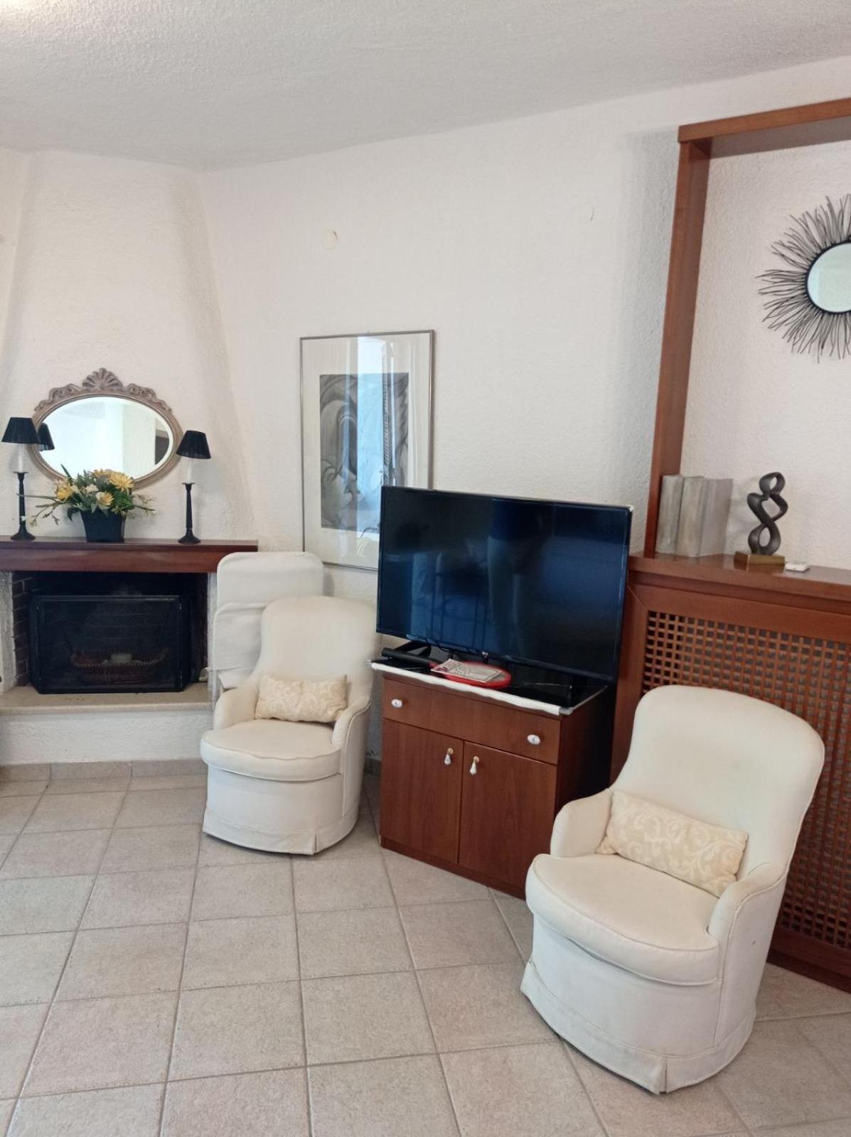 Elani Beautiful Villa Сивири Екстериор снимка