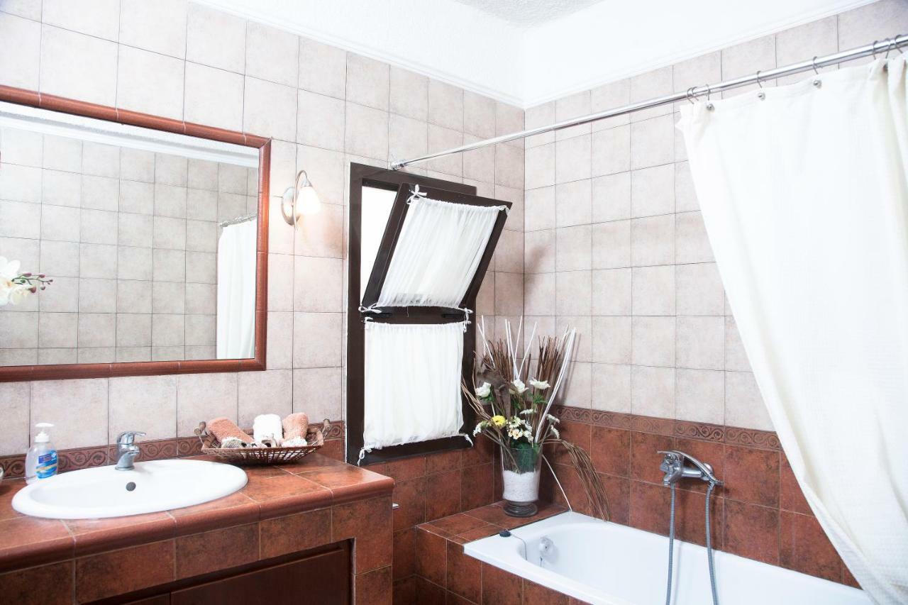 Elani Beautiful Villa Сивири Екстериор снимка